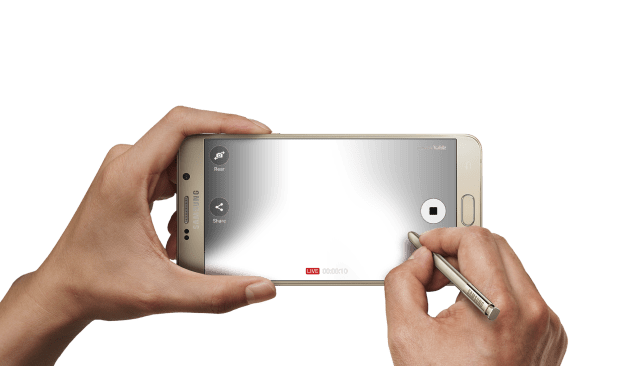 galaxy-note5_entertainment_feature_live-stream-hand